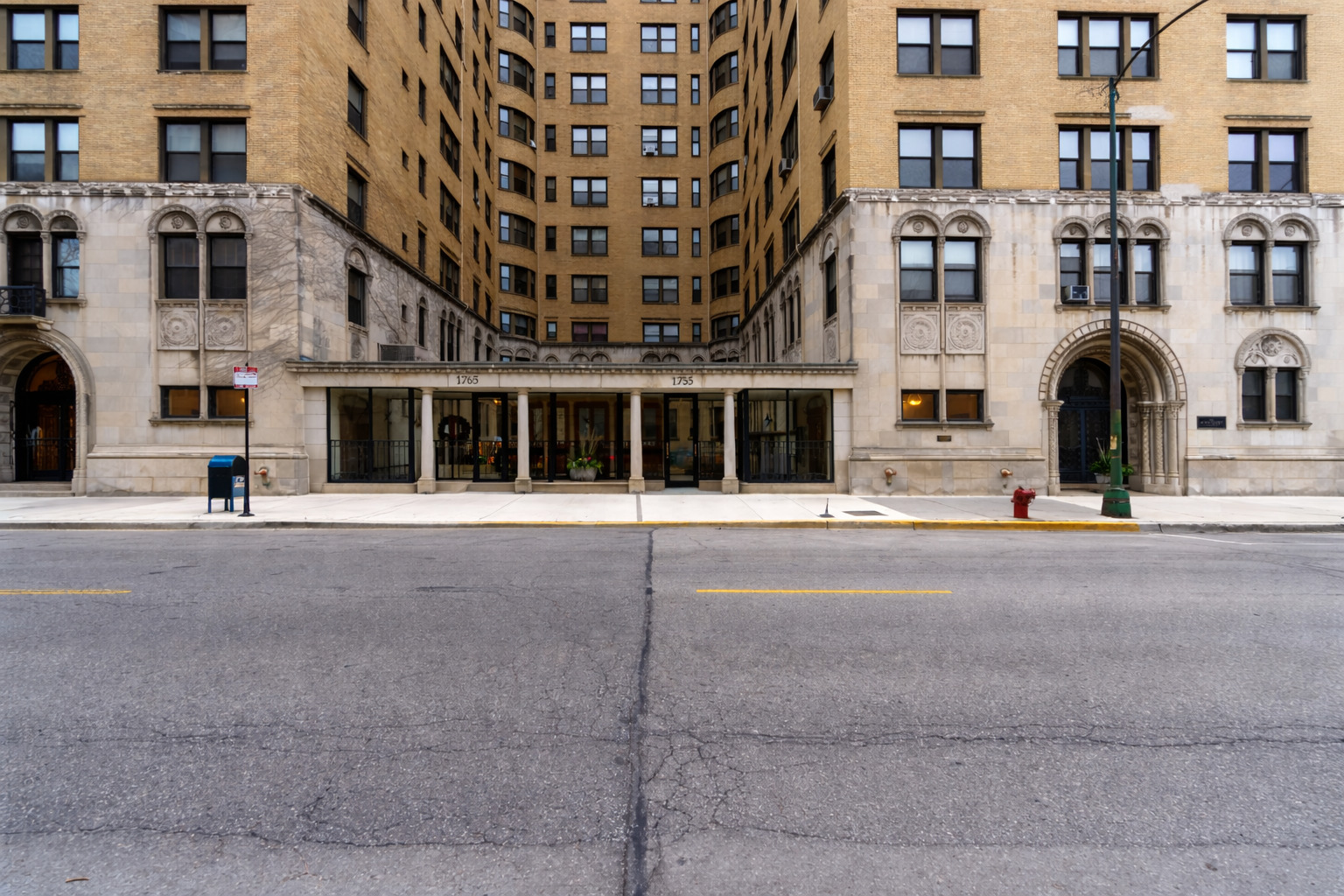 1765 East 55th Street, Unit E1 Chicago, IL 60637 - Photo 2 of 18 a view of building with a street