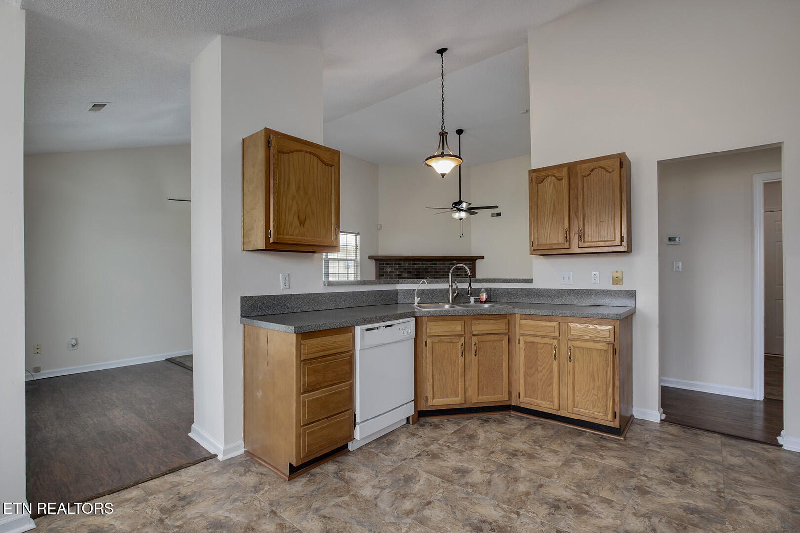7763 Applecross Road Corryton, TN 37721 - Photo 17 of 38 17_ApplecrossRoad_7763_Kitchen04