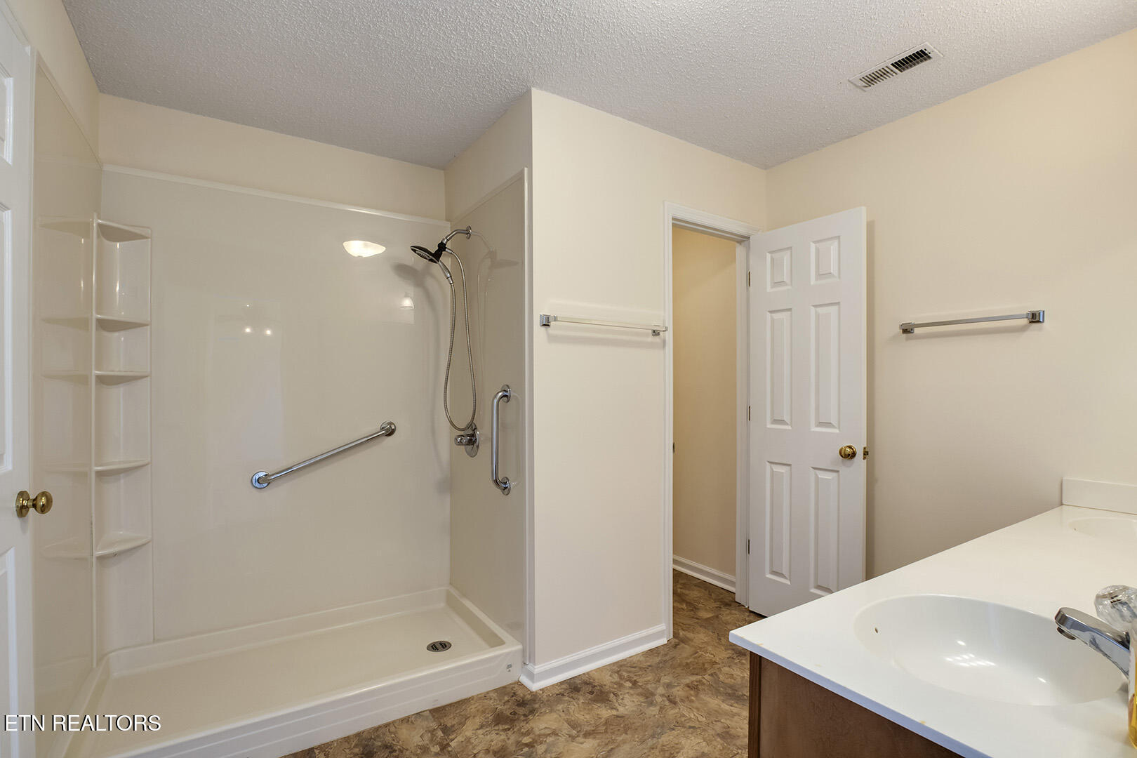 7763 Applecross Road Corryton, TN 37721 - Photo 22 of 38 22_ApplecrossRoad_7763_MasterBath01