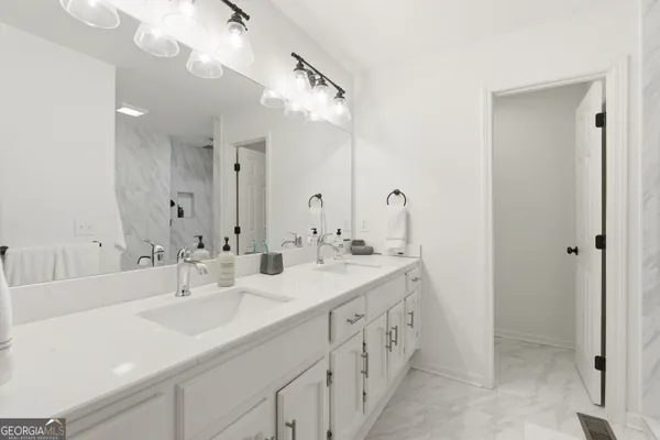 $308,000 | 230 West Avenue, Unit 5, Carrollton, GA 30117