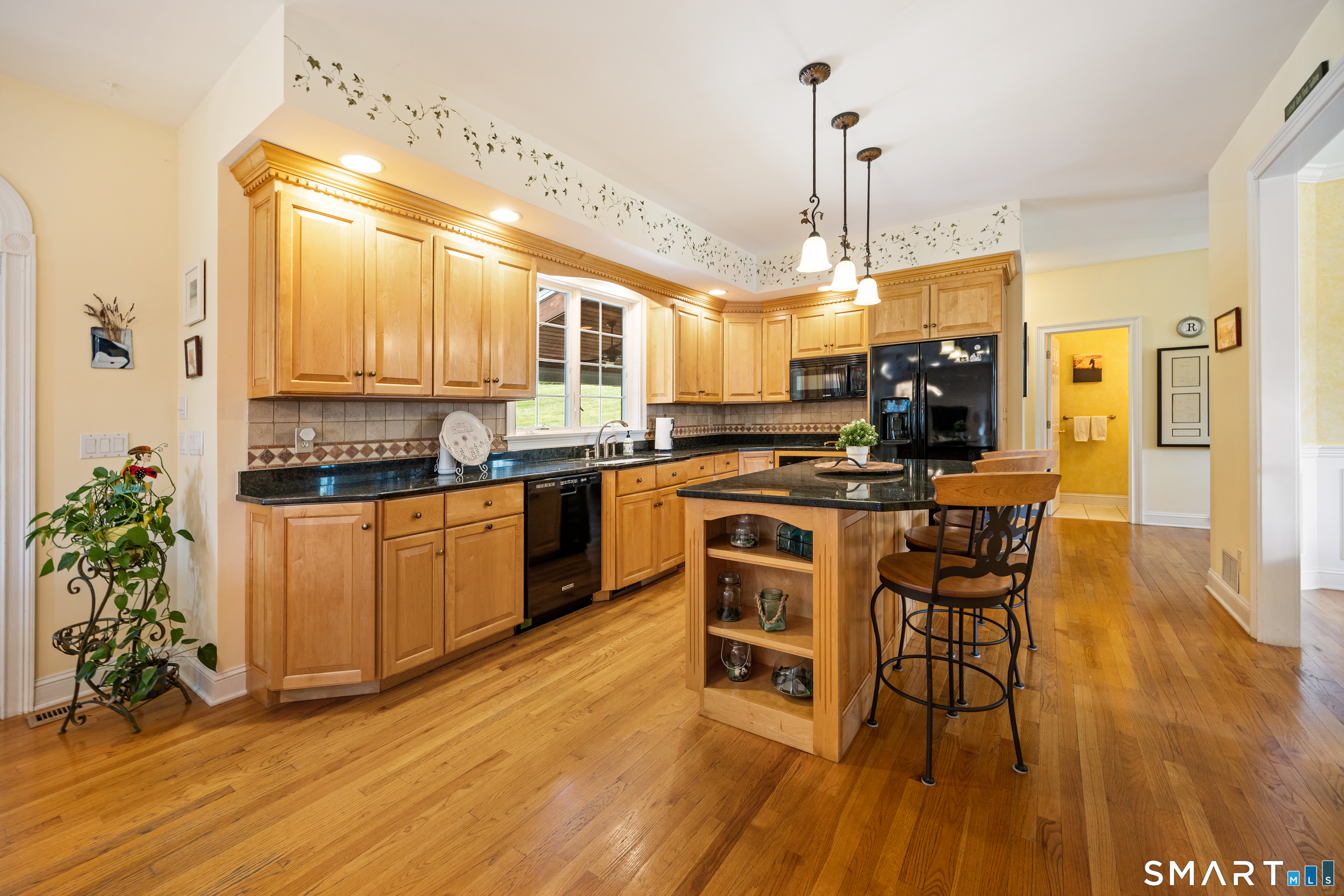 325 Westwood Road Bristol, CT 06010 - Photo 10 of 38