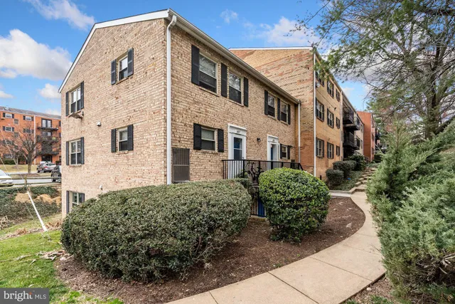 $1,900 | 405 North Beauregard Street, Unit 405, Alexandria, VA 22312