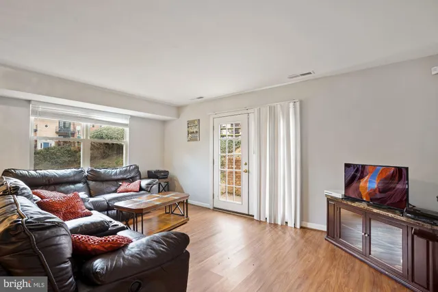 $1,900 | 405 North Beauregard Street, Unit 405, Alexandria, VA 22312