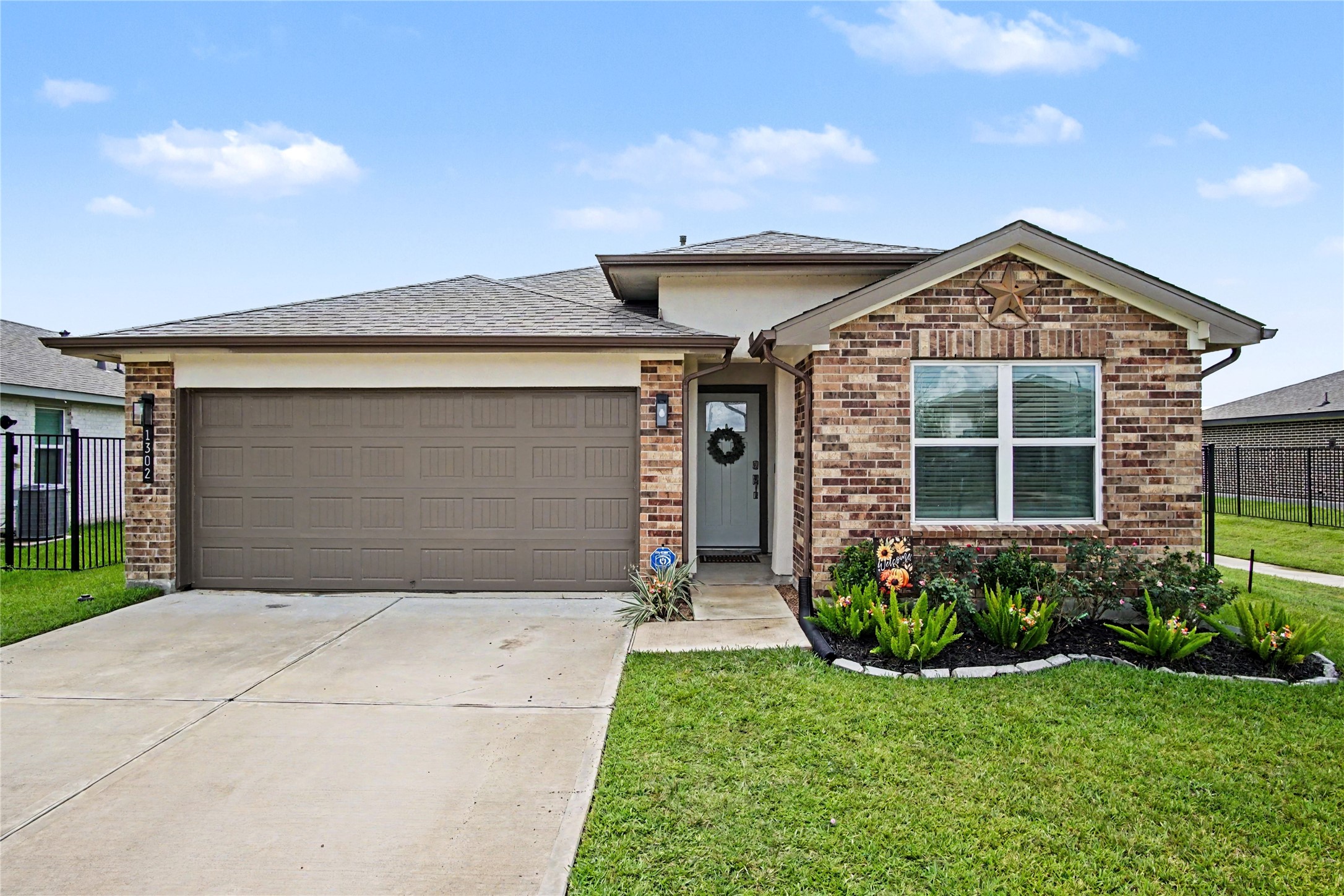 1302 Truckee River Drive Rosharon, TX 77583 - Photo 2 of 39 Fresh landscaping to welcome the new owners!