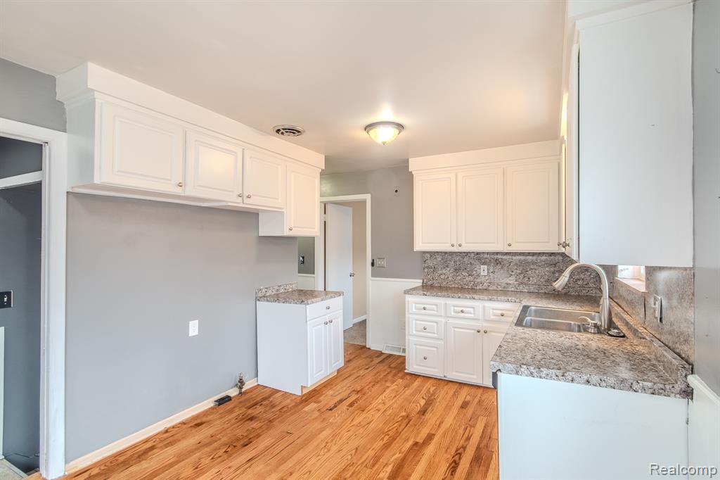 21135 Virginia Avenue Eastpointe, MI 48021 - Photo 13 of 33
