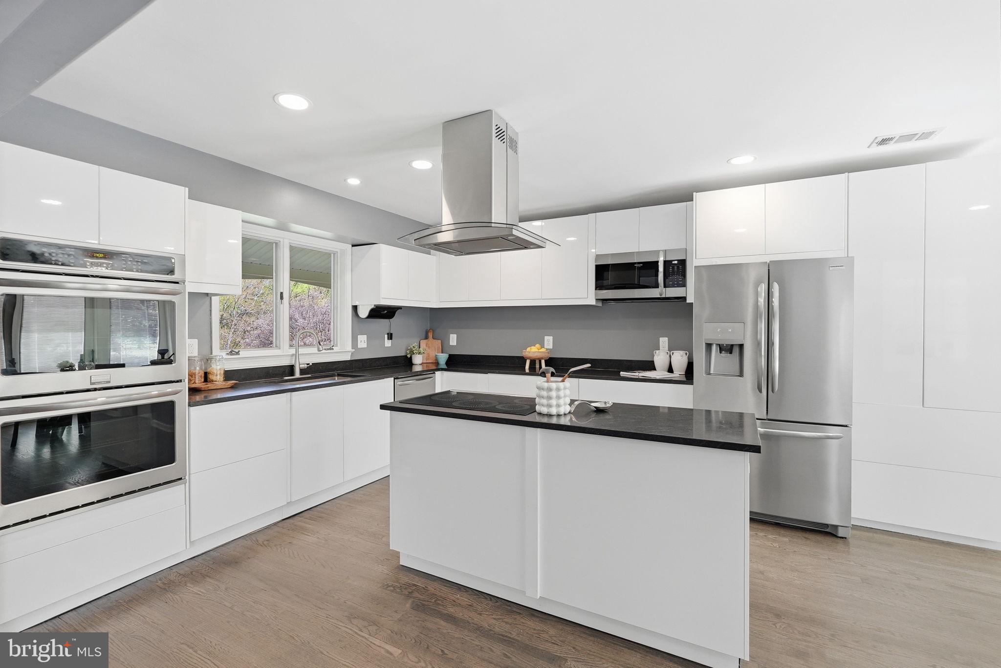 2015 Sondra Court Silver Spring, MD 20905 - Photo 12 of 44 Stainless steel appliances