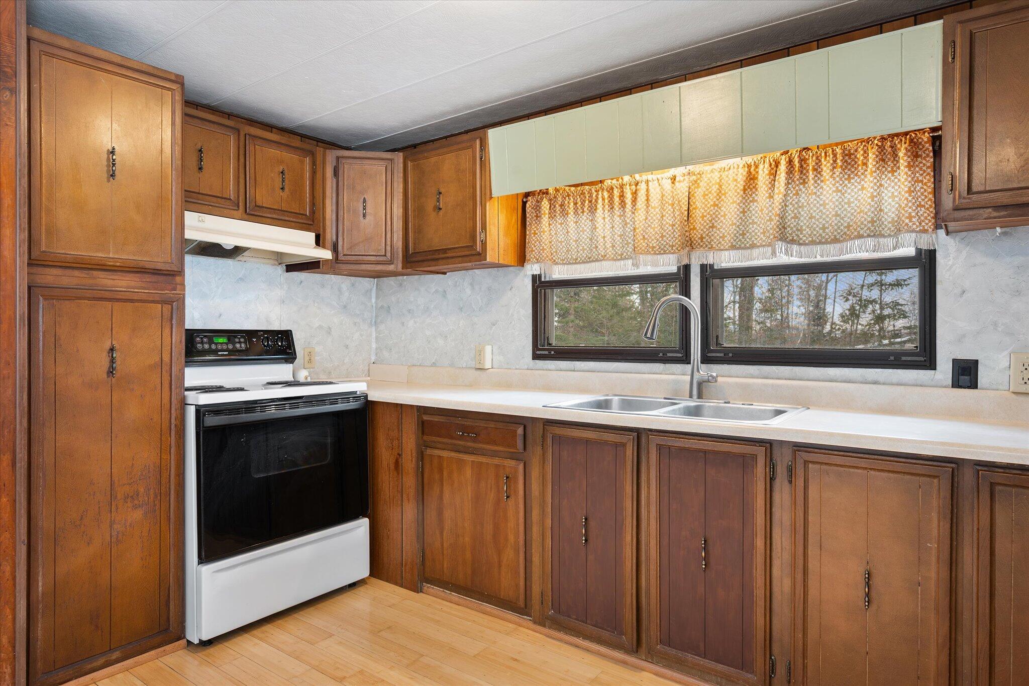 186 Klatte Road Hermon, ME 04401 - Photo 12 of 23 03-Kitchen