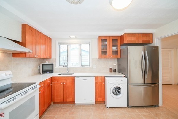 11 Ridgefield Drive Framingham, MA 01701 - Photo 1 of 28 Gallery Image 1