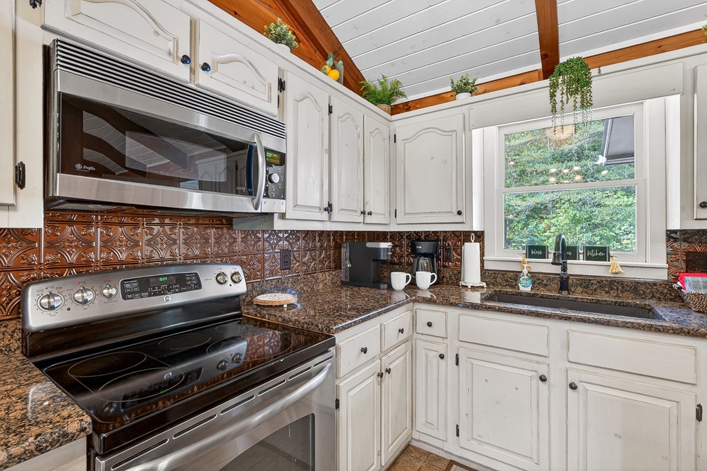 353 Sunrise Road Blue Ridge, GA 30513 - Photo 14 of 101