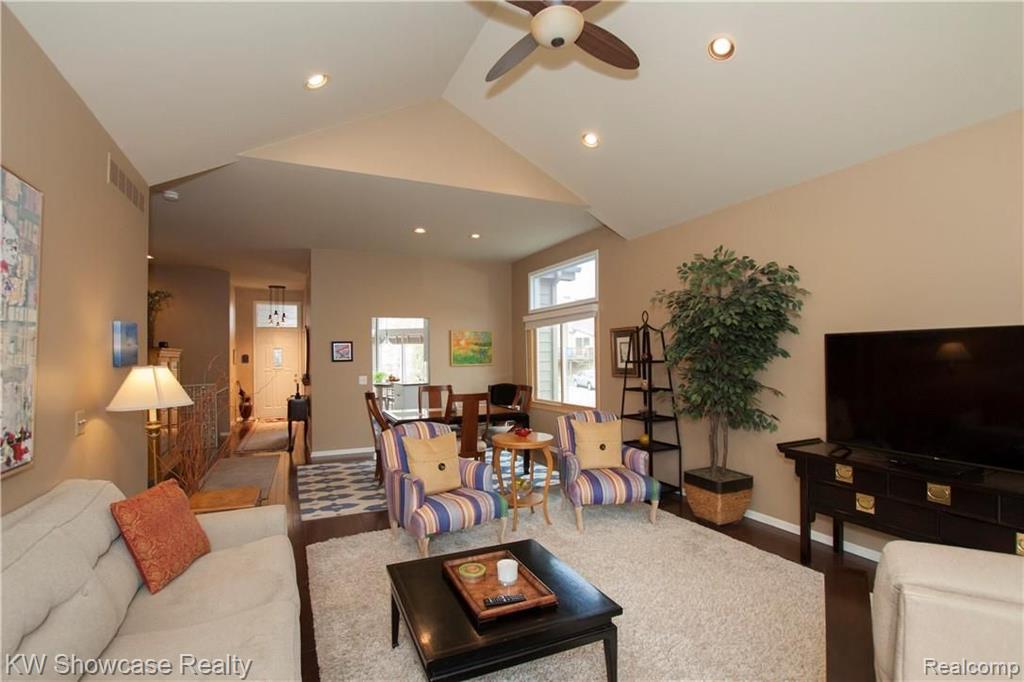 30113 Meadow Ridge South Farmington Hills, MI 48334 - Photo 5 of 12