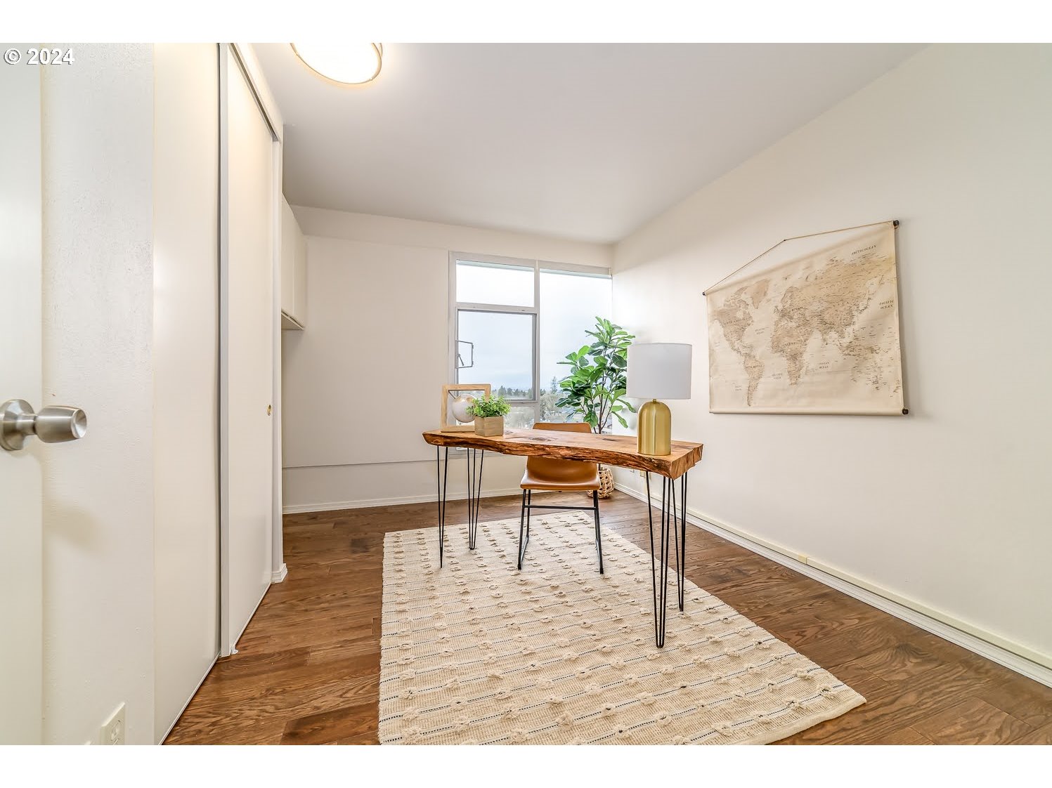 1313 Lincoln Street Eugene, OR 97401 - Photo 20 of 24 a dining room with wooden floor and a window