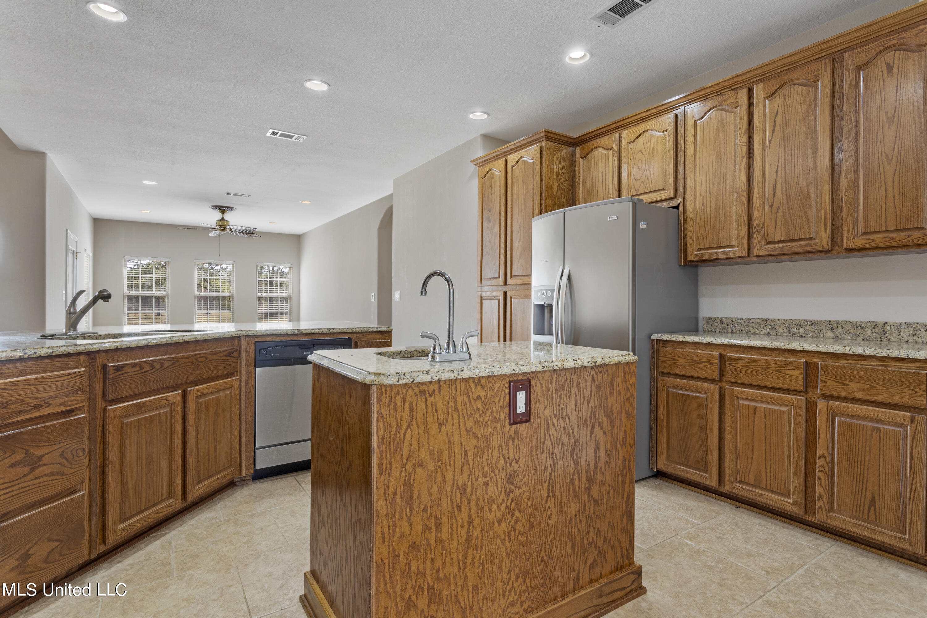 15221 Parker Road Biloxi, MS 39532 - Photo 11 of 34 011