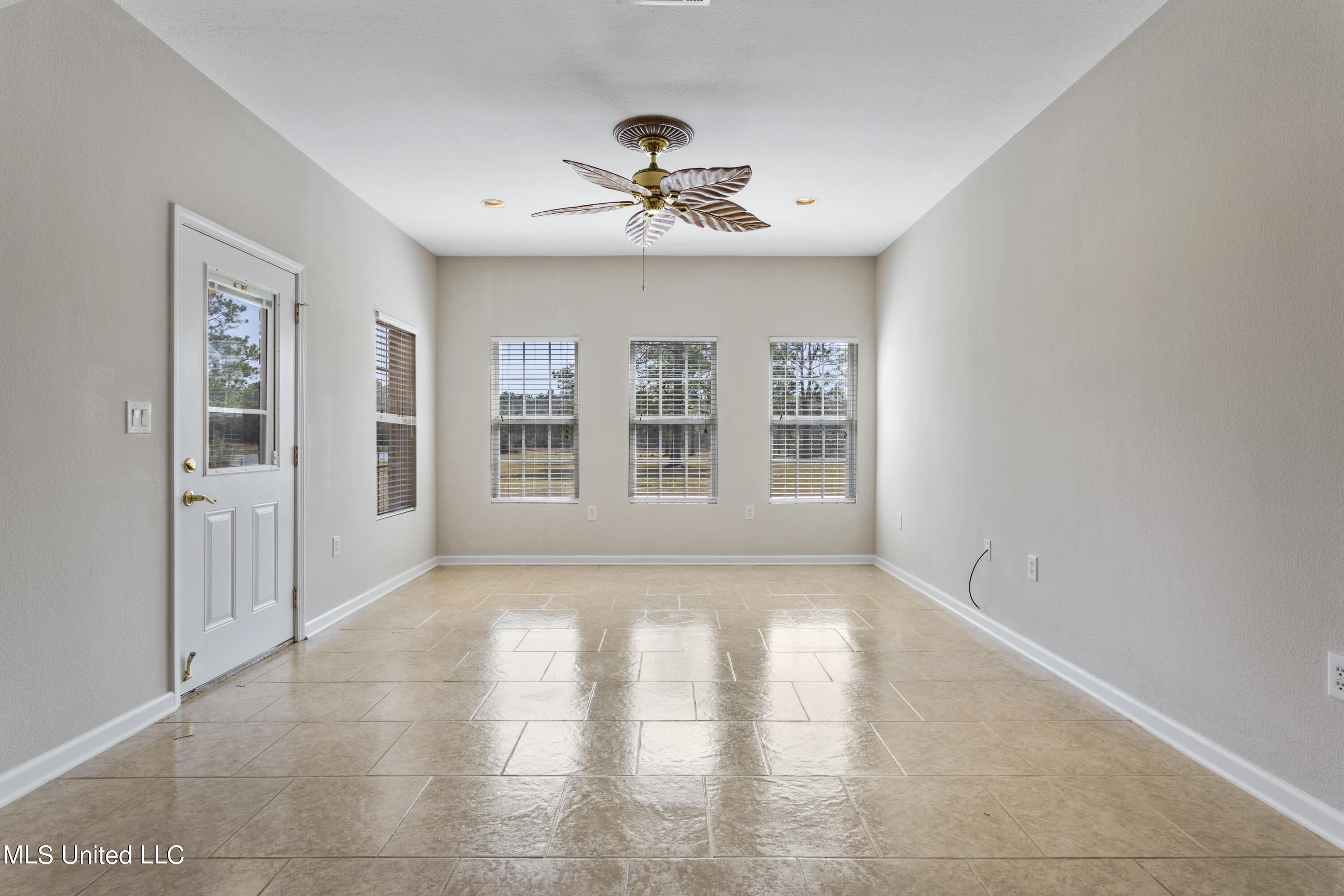 15221 Parker Road Biloxi, MS 39532 - Photo 14 of 34 014