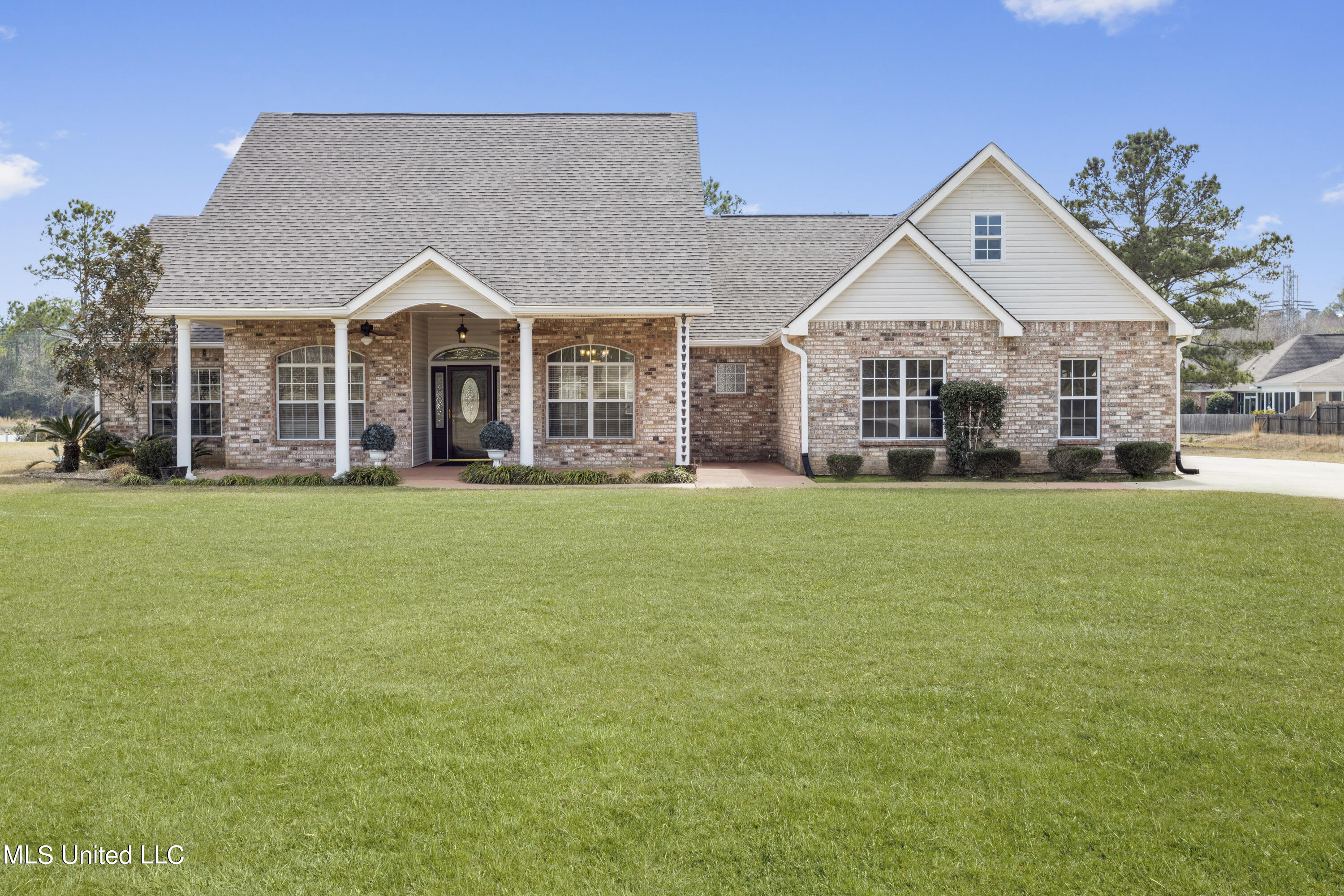 15221 Parker Road Biloxi, MS 39532 - Photo 2 of 34 002