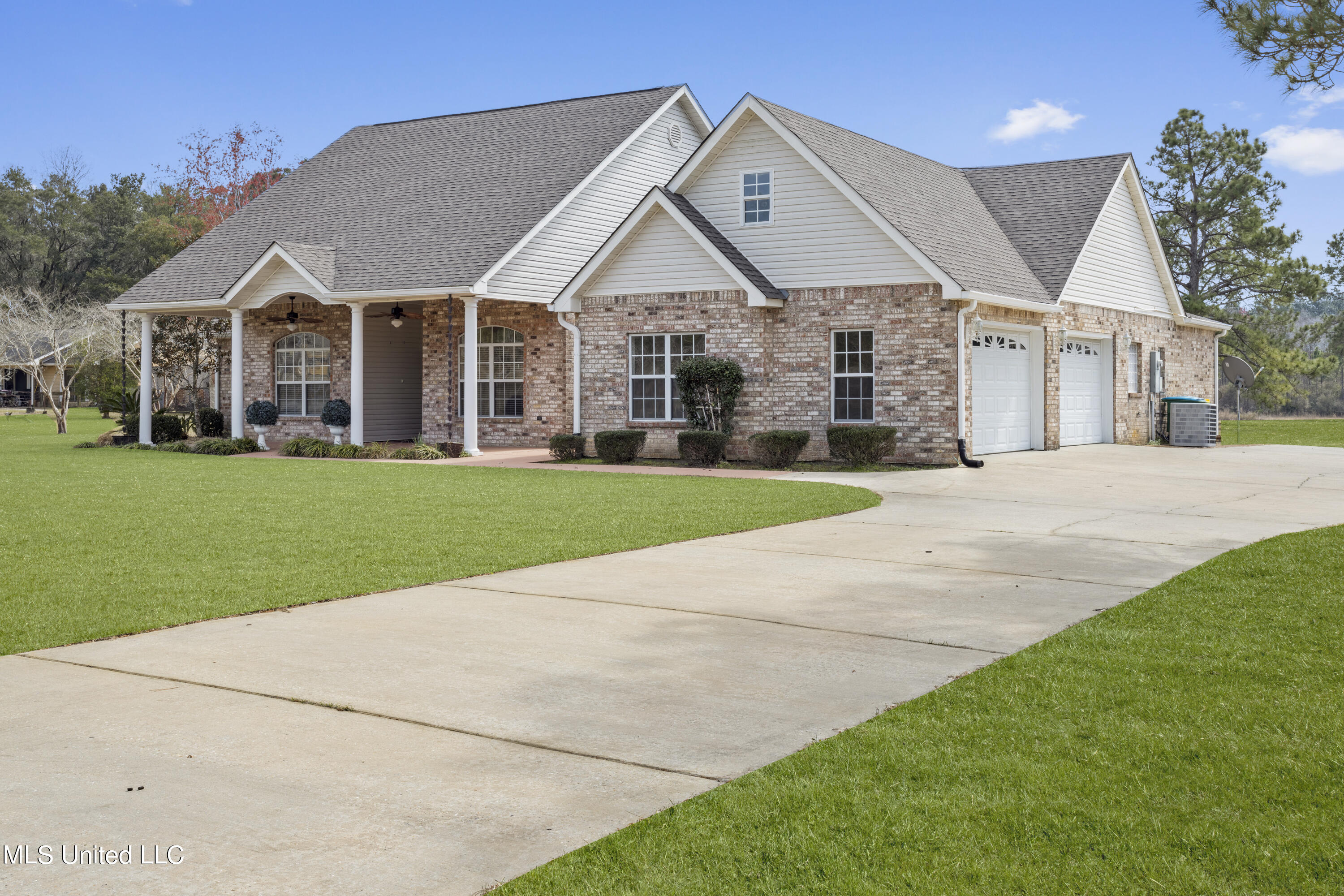 15221 Parker Road Biloxi, MS 39532 - Photo 3 of 34 003