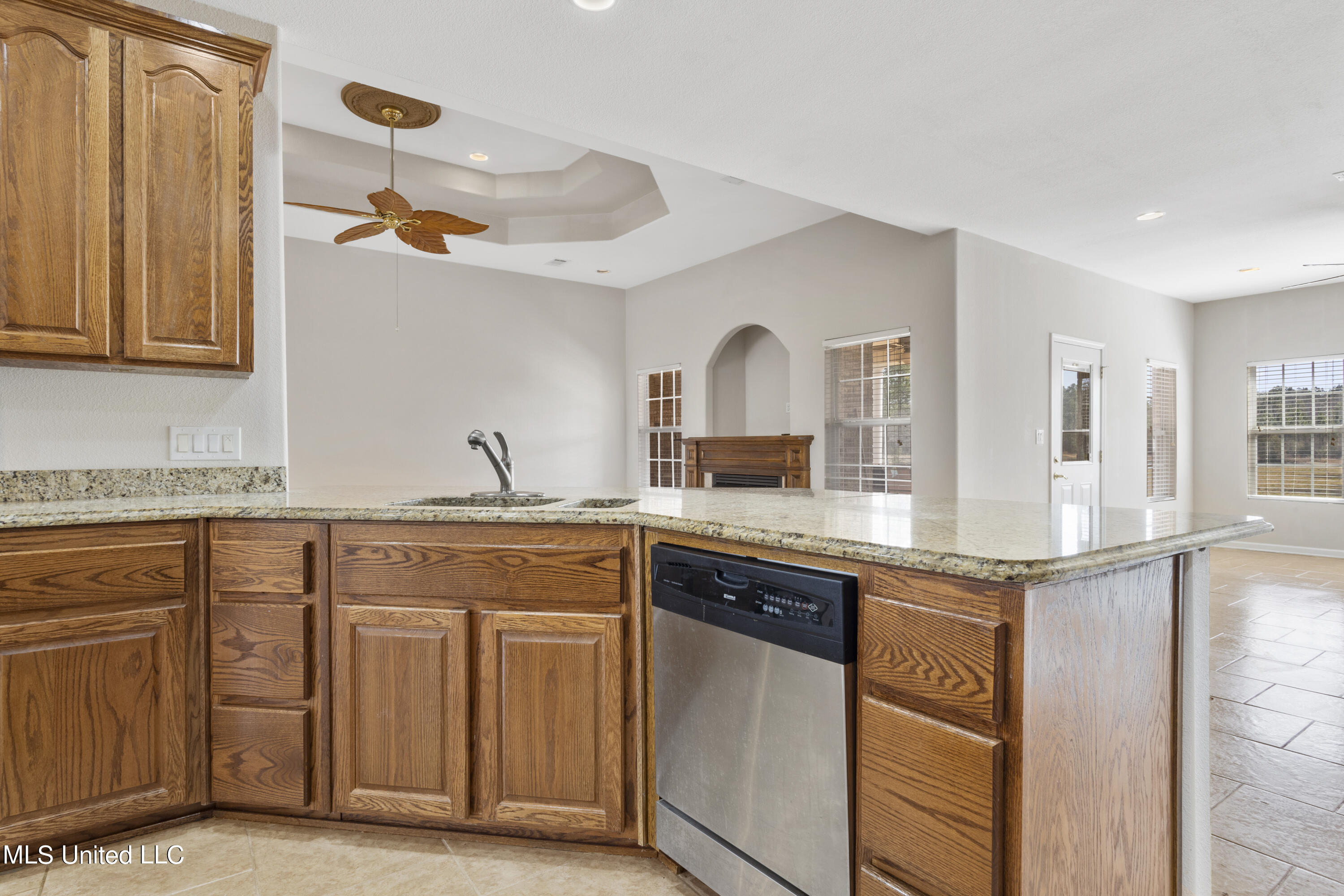 15221 Parker Road Biloxi, MS 39532 - Photo 10 of 34 010