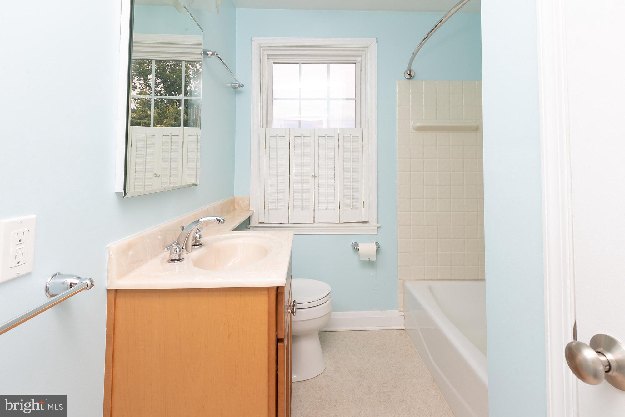 119 Brandon Road Baltimore, MD 21212 - Photo 12 of 15 Upstairs full bath