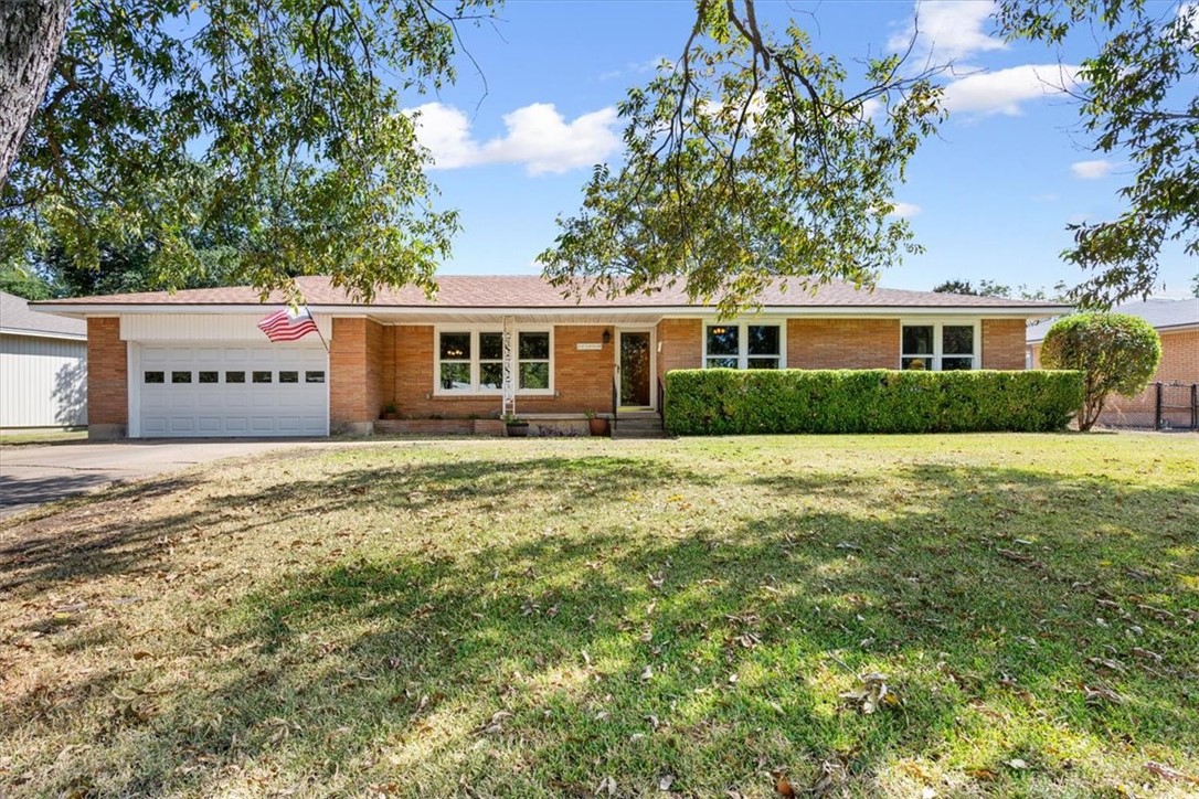 2137 Curtis Drive Waco, TX 76710 - Photo 5 of 28