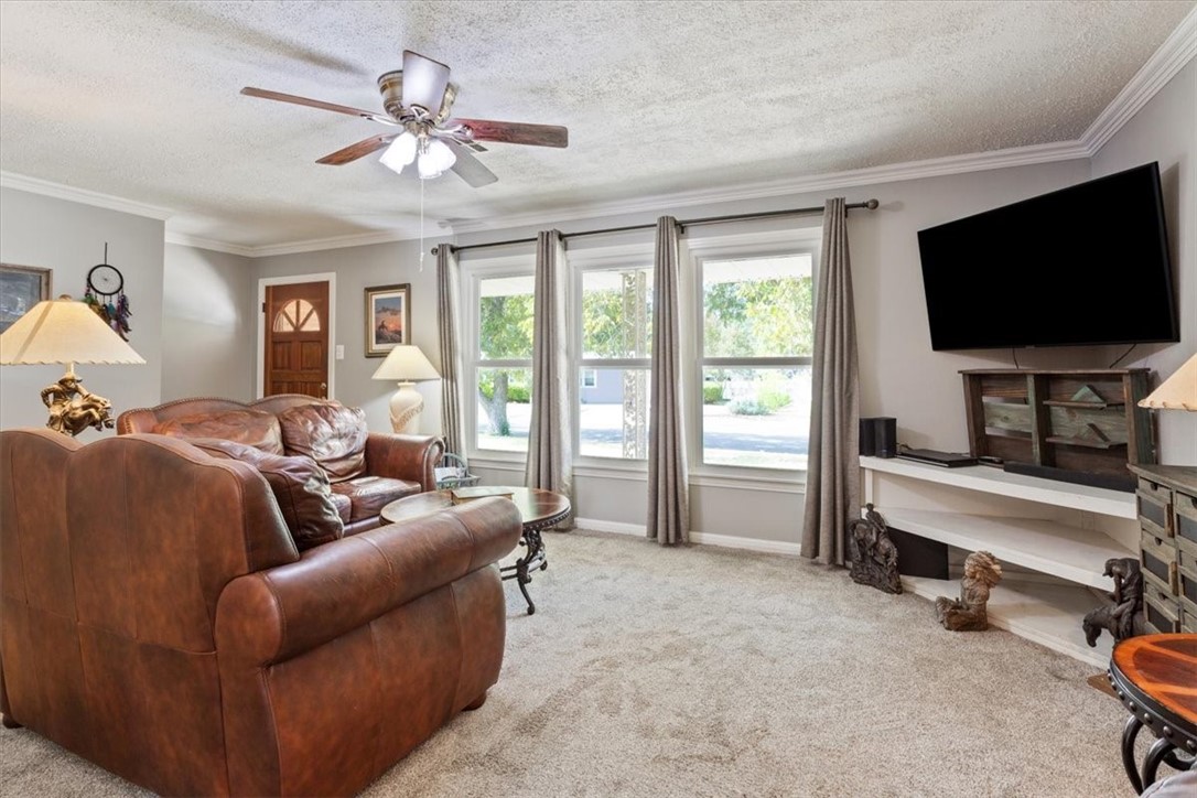 2137 Curtis Drive Waco, TX 76710 - Photo 7 of 28