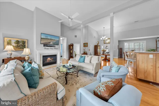 $1,100,000 | 126 East Buckingham Drive, Rehoboth Beach, DE 19971