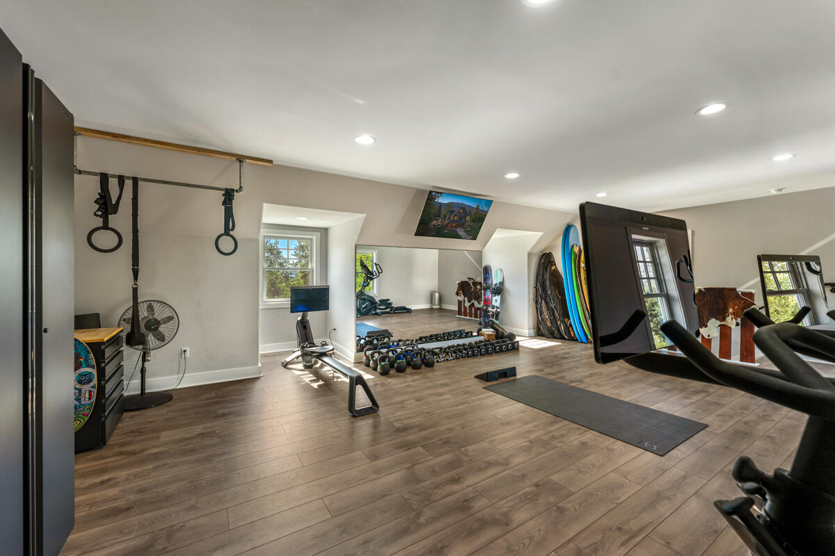 13100 Ojai Road Santa Paula, CA 93060 - Photo 51 of 60 a view of a room with gym equipment