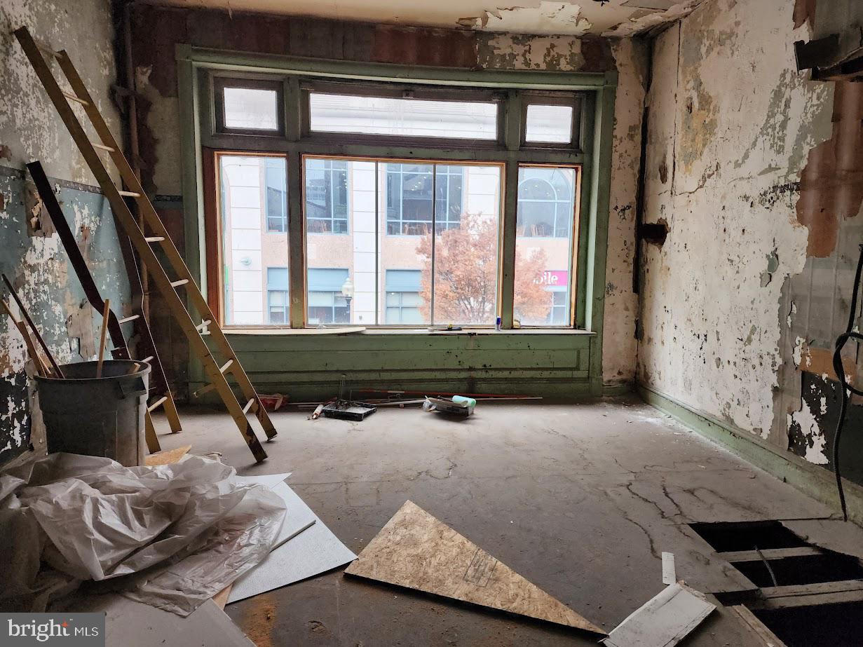 9 East State Street Trenton, NJ 08608 - Photo 13 of 29 a room with furniture and a window