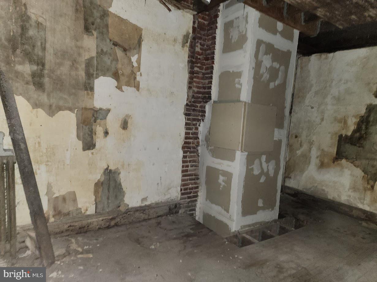 9 East State Street Trenton, NJ 08608 - Photo 24 of 29 a view of a bathroom