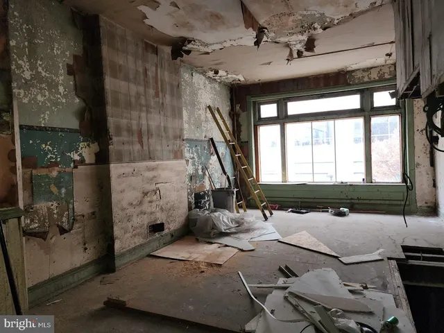 $300,000 | 9 East State Street, Trenton, NJ 08608