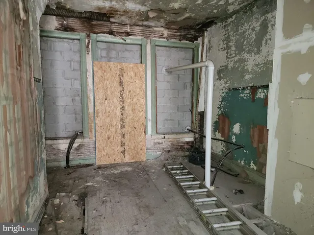 $300,000 | 9 East State Street, Trenton, NJ 08608