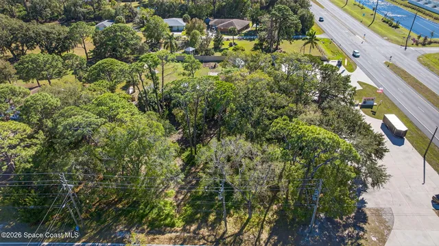 a view of a backyard with sitting area