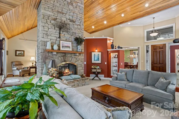 $1,495,000 | 175 Overlook Drive, Flat Rock, NC 28731