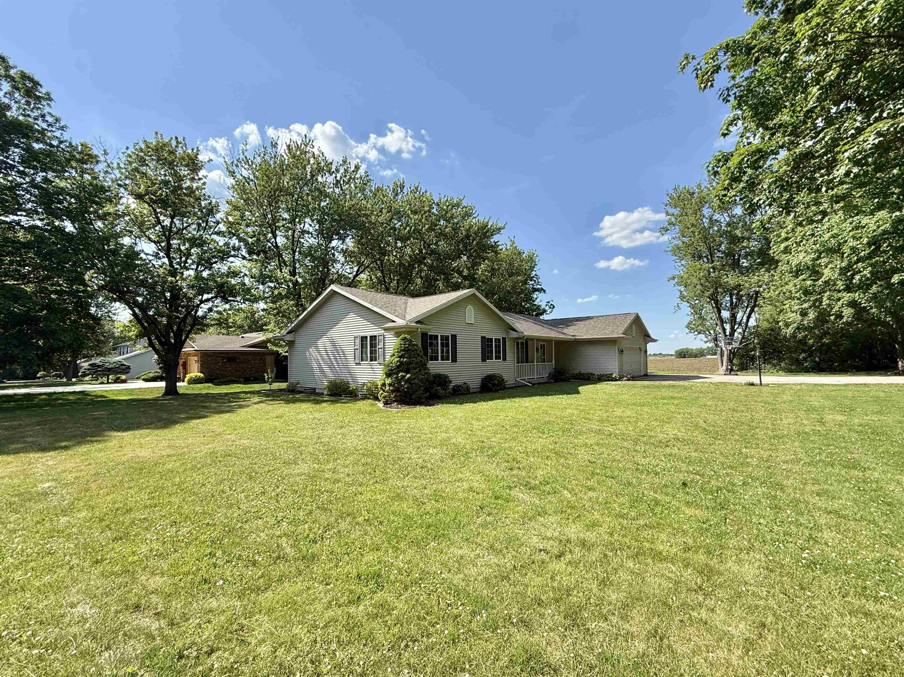 2450 South Lathers Road Beloit, WI 53511 - Photo 2 of 40