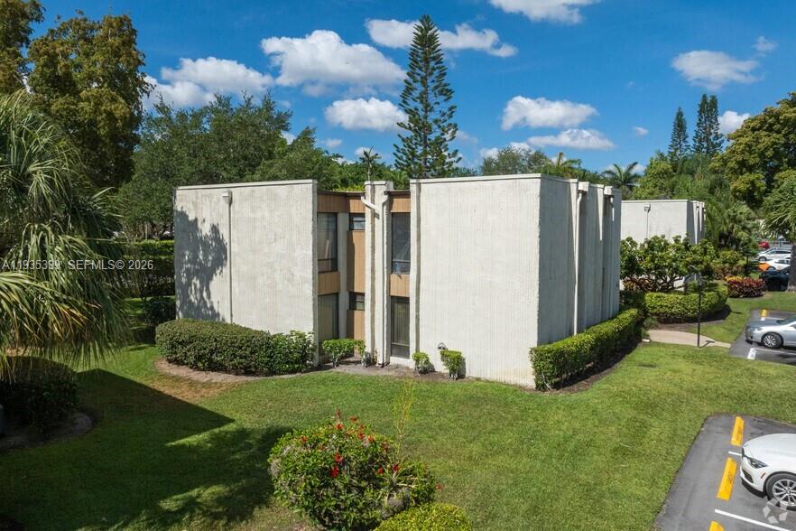 6561 Spring Bottom Way, Unit 234 Boca Raton, FL 33433 - Photo 2 of 33 a view of a back yard of the house