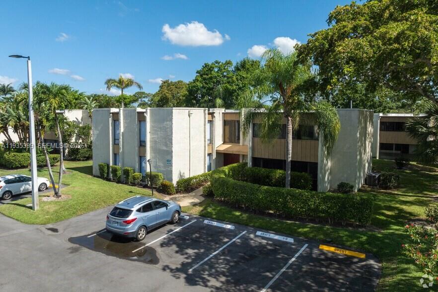 6561 Spring Bottom Way, Unit 234 Boca Raton, FL 33433 - Photo 33 of 33 a view of a chair and tables in the patio