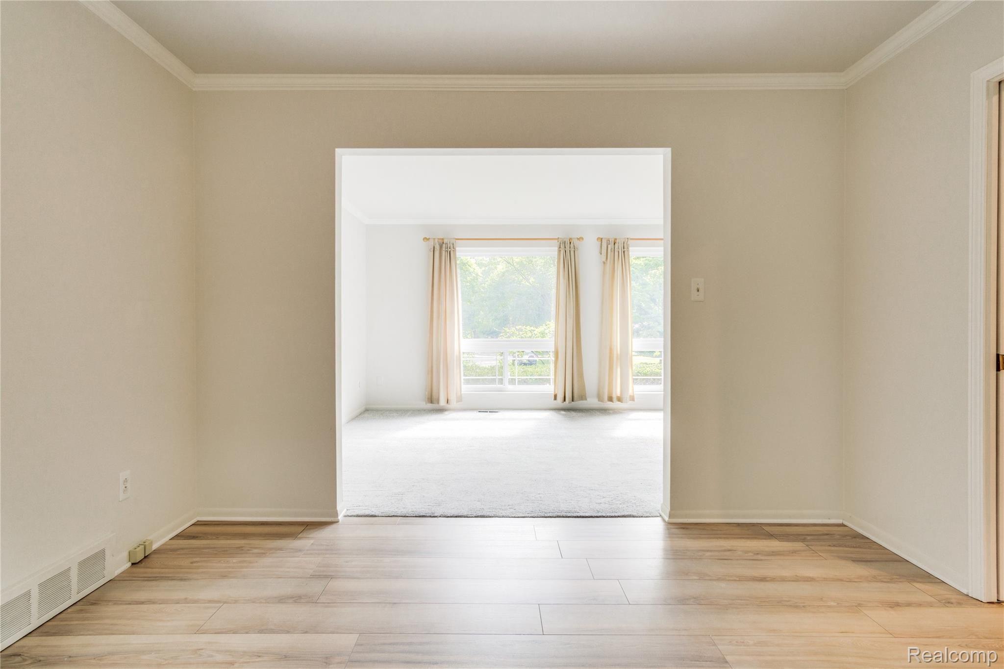 28815 Summerwood Road Farmington, MI 48334 - Photo 8 of 52 Interiors (8 of 50).jpg