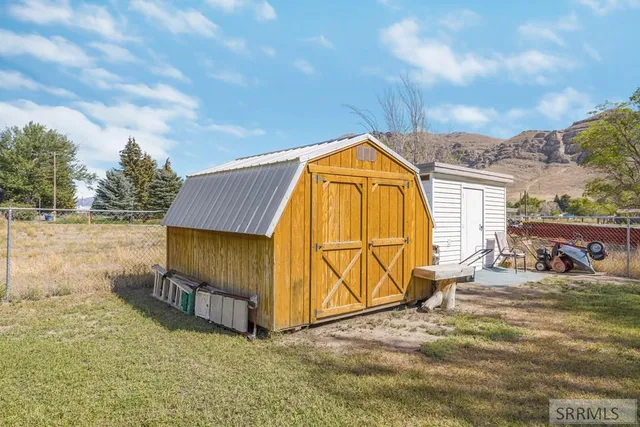 $219,999 | 366 North Water Street, Arco, ID 83213