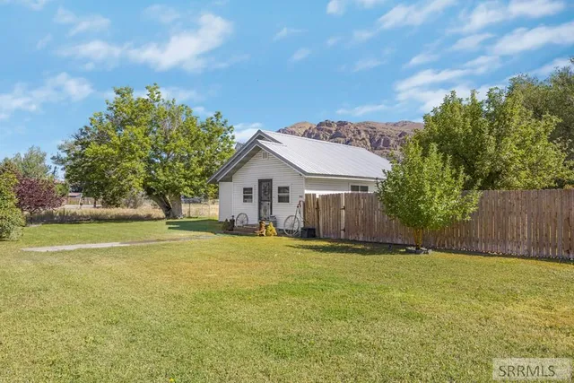 $219,999 | 366 North Water Street, Arco, ID 83213