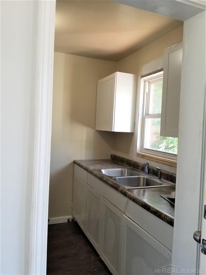 19487 Greenfield Road Detroit, MI 48235 - Photo 3 of 4