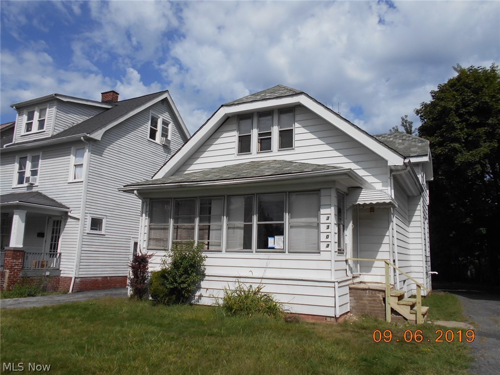 3303 Altamont Road Cleveland, OH 44118 - Photo 2 of 12