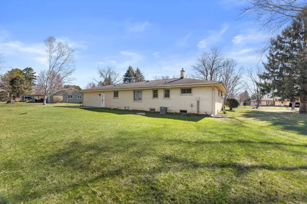 $449,900 | W287-n6615 Hibritten Way, Merton, WI 53029