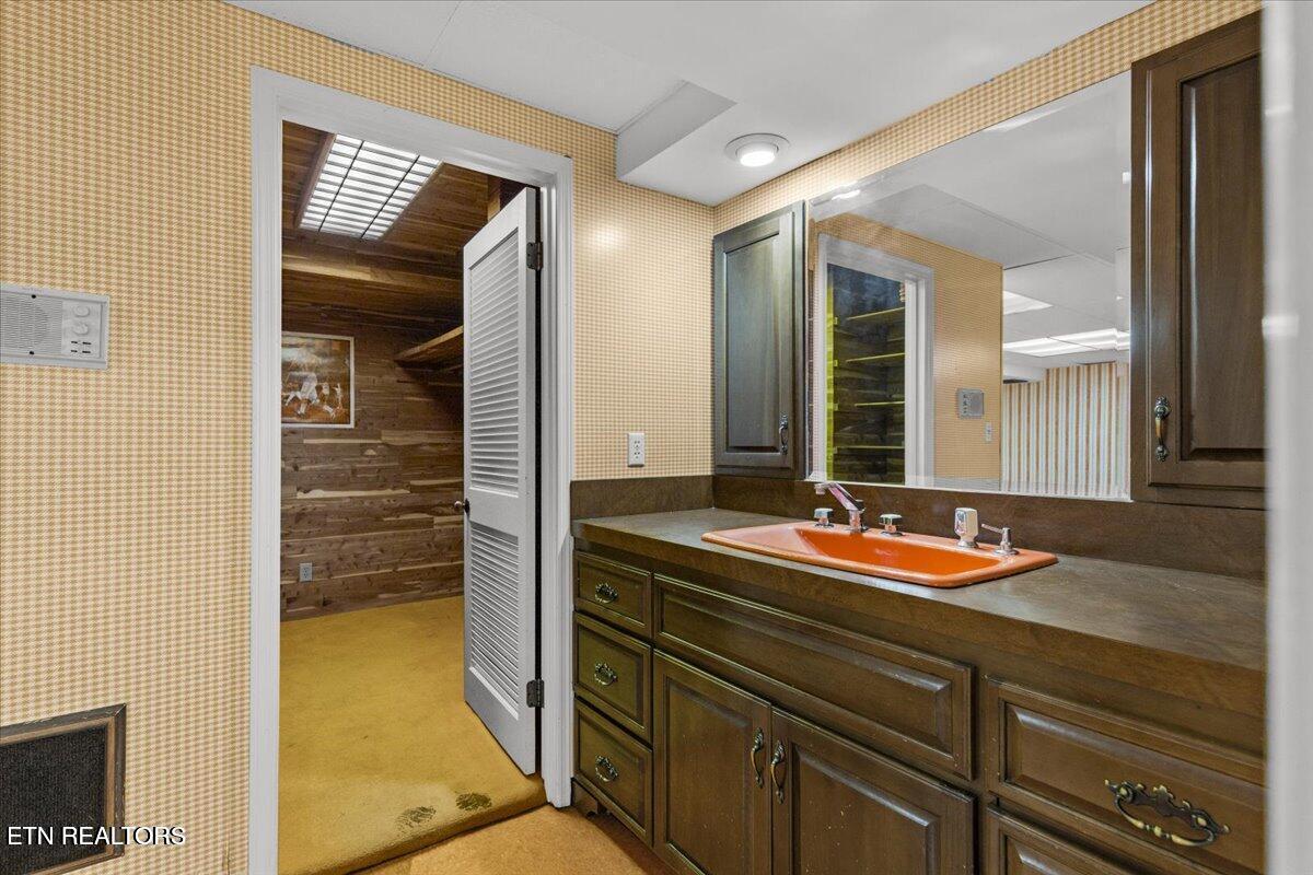 186 Shetland Road, Unit B La Follette, TN 37766 - Photo 36 of 54 37
