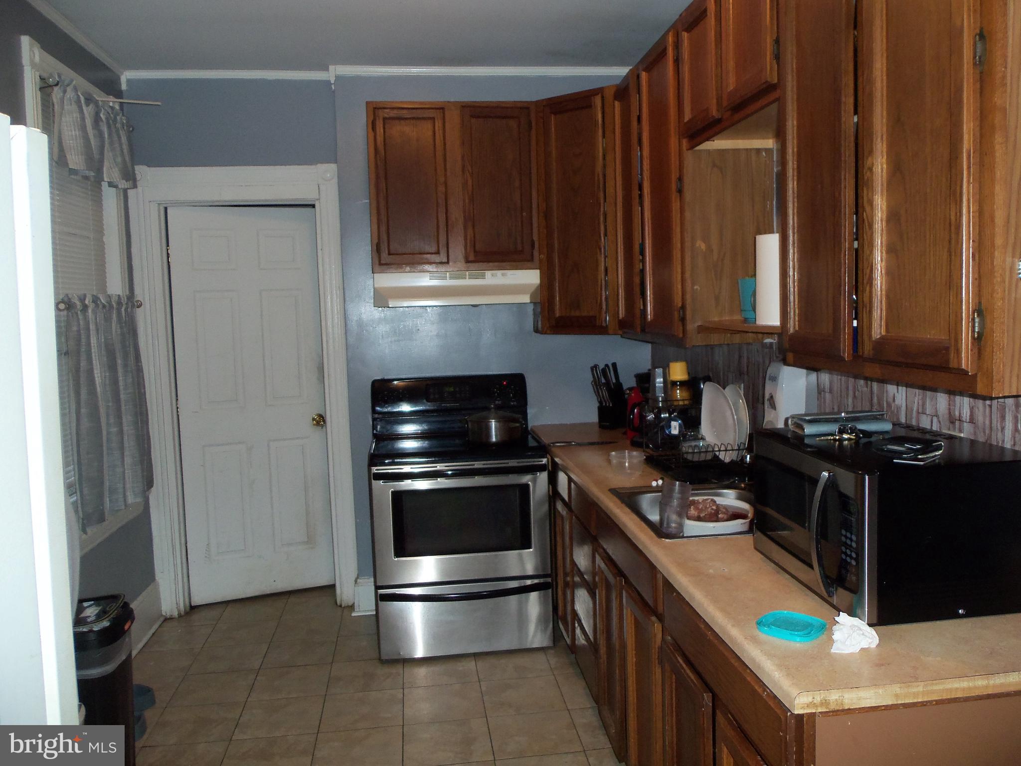 1323 North 12th Street Reading, PA 19604 - Photo 4 of 17