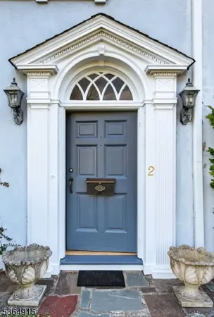 a view of entryway with a rug