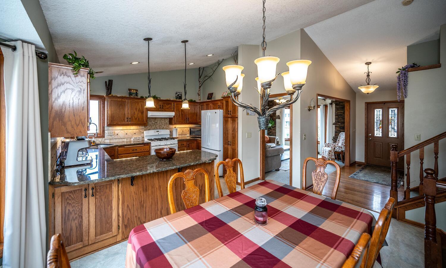 13632 Princeton Circle Savage, MN 55378 - Photo 4 of 34