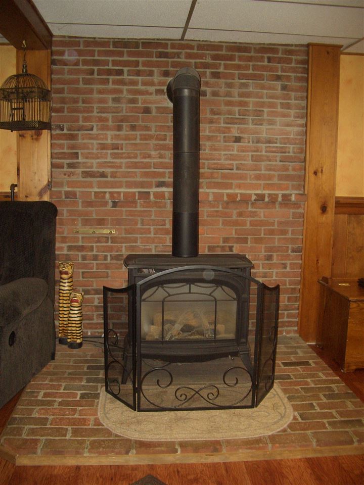 14 Phillips Street Rutland, VT 05701 - Photo 13 of 27