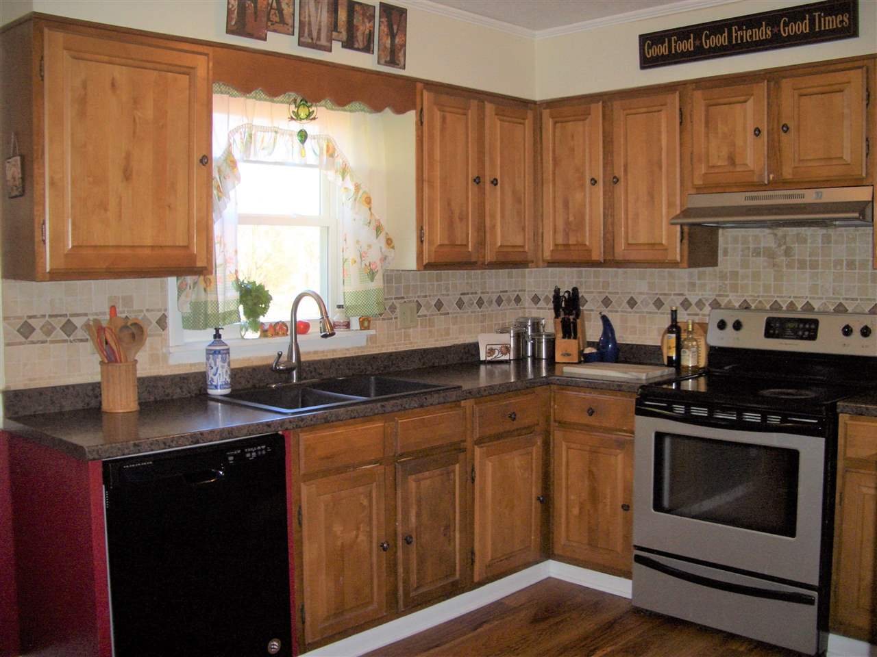 14 Phillips Street Rutland, VT 05701 - Photo 3 of 27