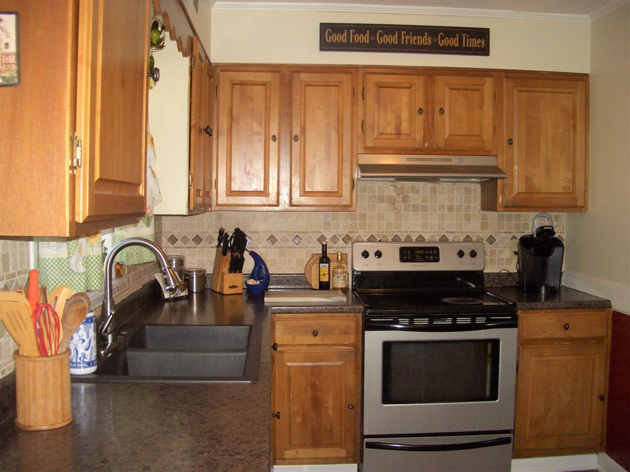 14 Phillips Street Rutland, VT 05701 - Photo 4 of 27