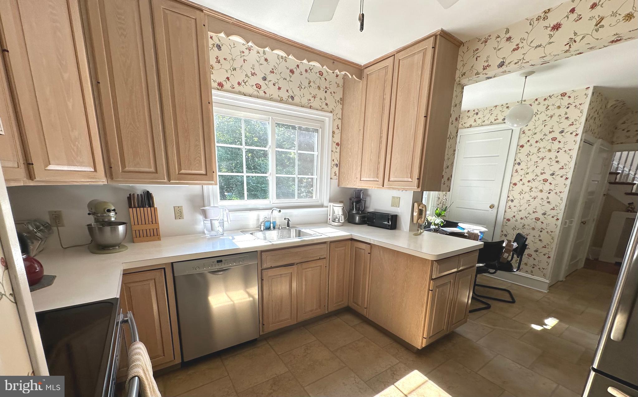 352 Calvert Road Merion Station, PA 19066 - Photo 12 of 40 Efficient space to work in kitchen