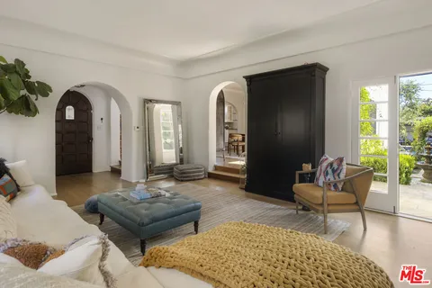 $2,699,000 | 6258 Warner Drive, Los Angeles, CA 90048