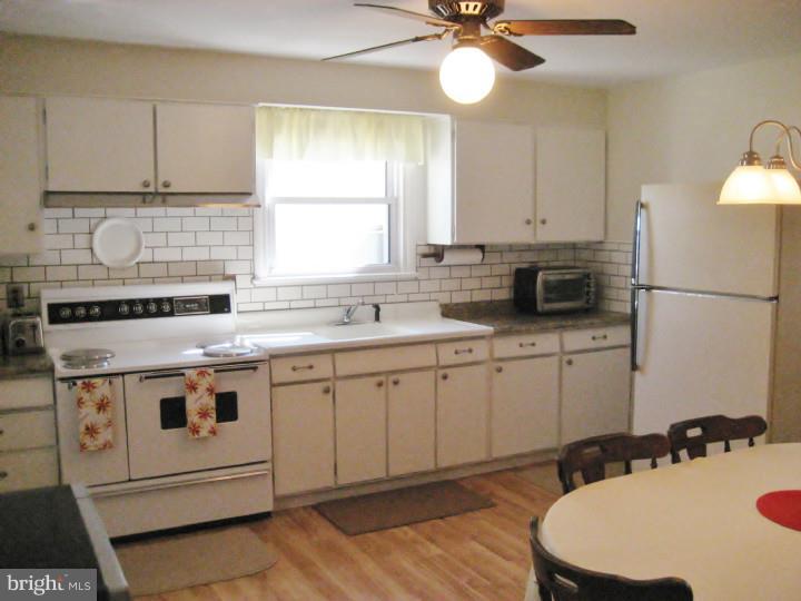 115 Gallagher Road Wayne, PA 19087 - Photo 7 of 16 Kitchen